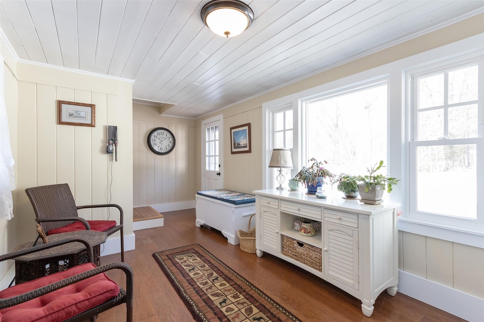 31 Middle St, Amherst, NH 03031 - photo 1