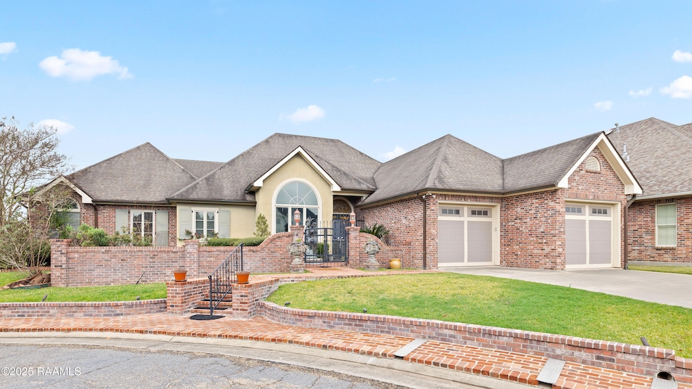 12 Steamboat Bnd Blvd, New Iberia, LA 70563 - photo 1