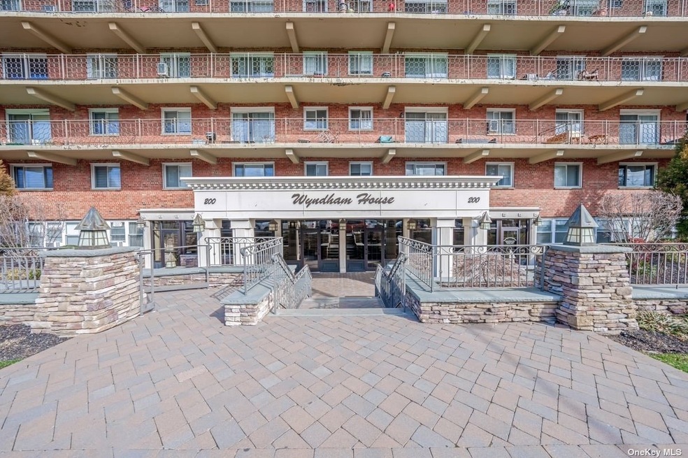 Wyndham House unit 222, Lynbrook, NY 11563 - photo 1