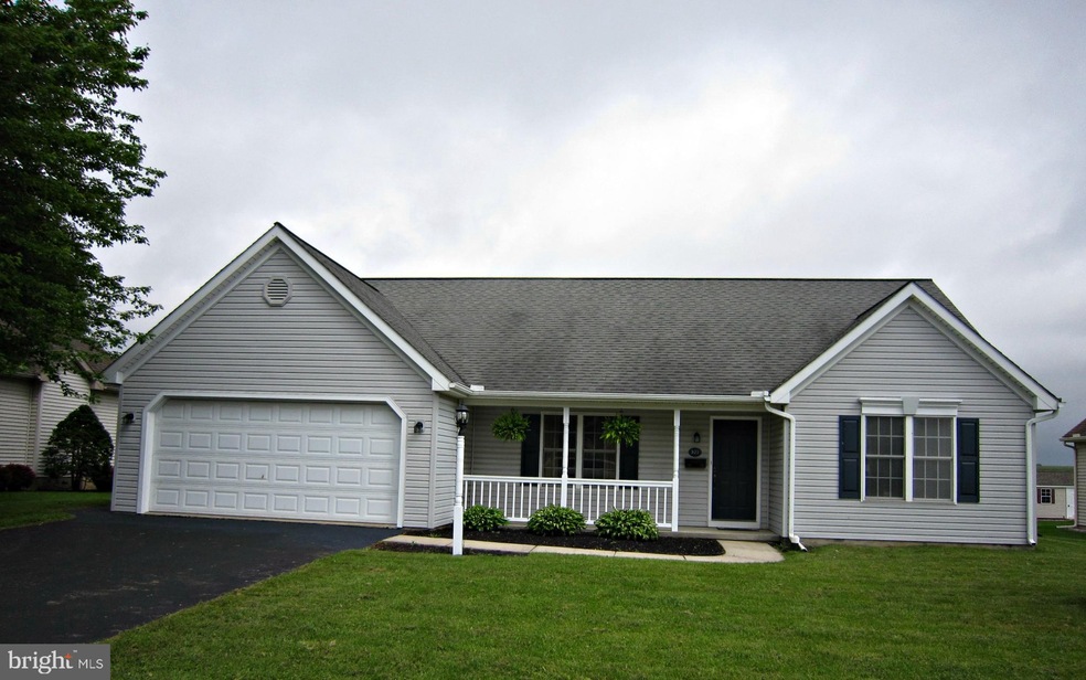 571 W Conestoga St, New Holland, PA 17557 - photo 1