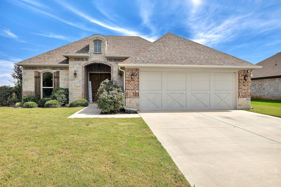 306 Mckittrick Ln, Godley, TX 76044 - photo 1