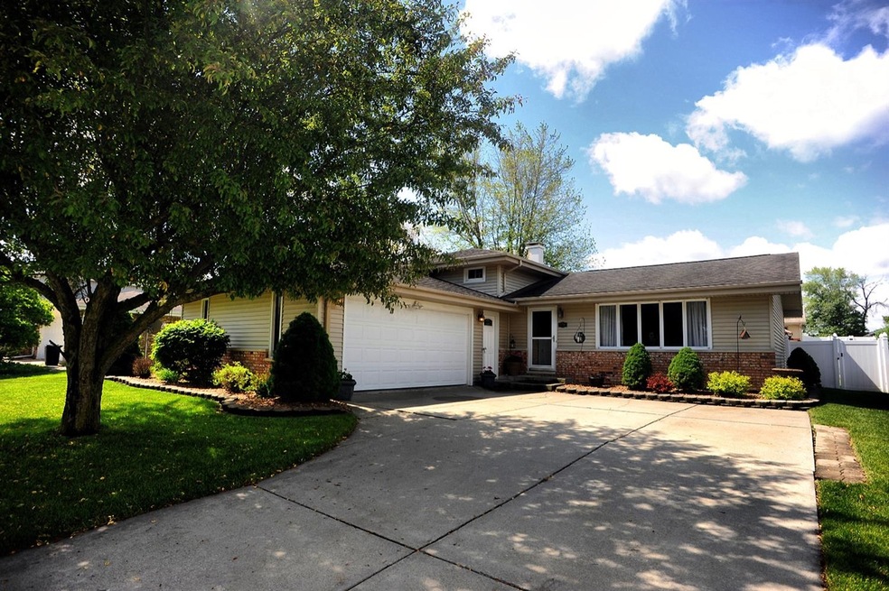 8796 Mathews Ln, Crown Point, IN 46307 - photo 1