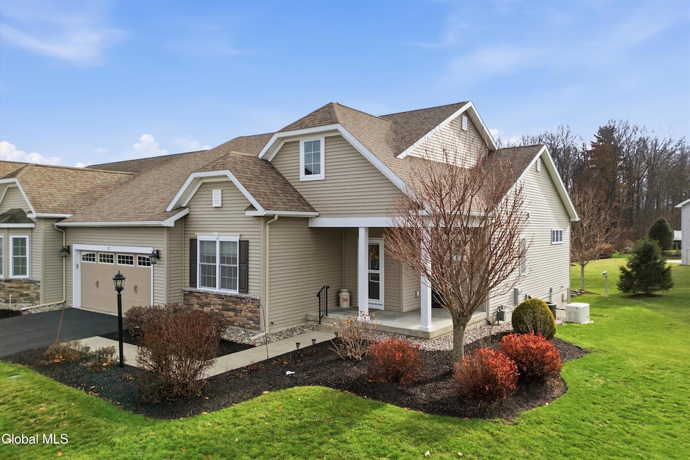 27 Rosemore Place, Mechanicville, NY 12118 - photo 1