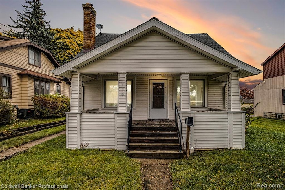 710 N Chevrolet Ave, Flint, MI 48504 - photo 1