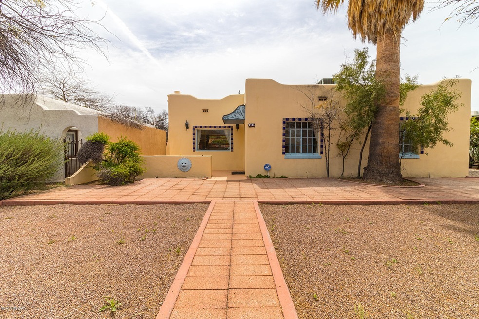 Charming spacious  entry!