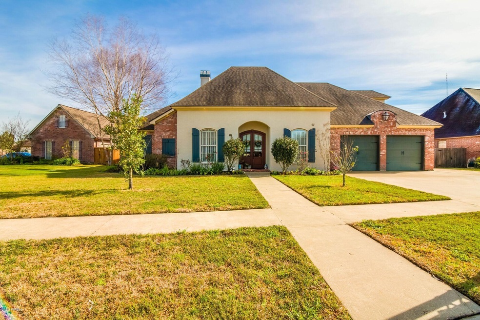 105 Fountain View 001