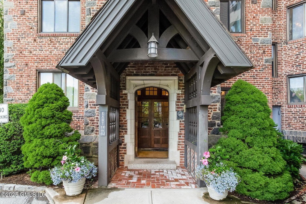 Greenwich Lodge unit 6J, Greenwich, CT 06830 - photo 1