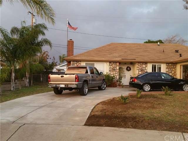 Front Driveway with RV Parking 