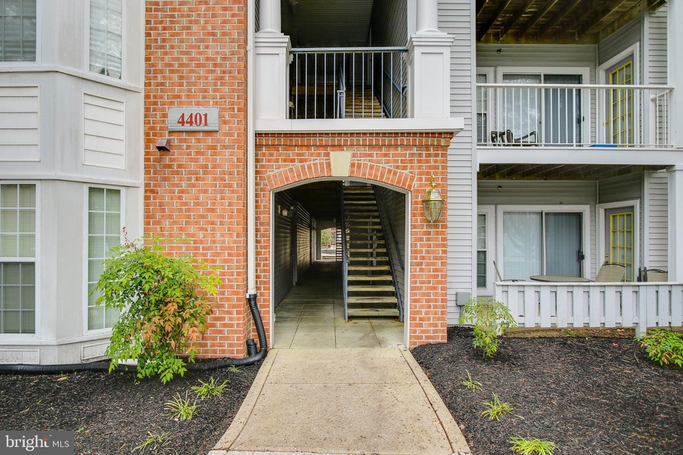 4401 Silverbrook Ln unit B301, Owings Mills, MD 21117 - photo 1