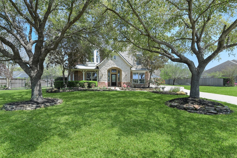 One of the larger lots in Lakes of Fairhaven! Beau