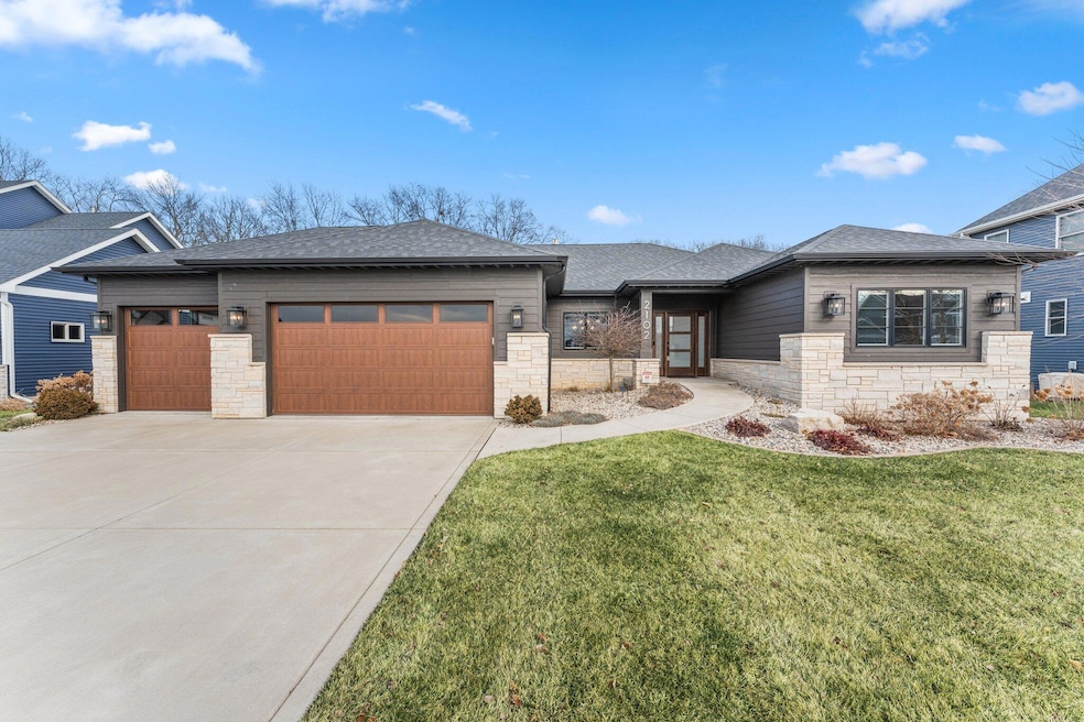 2102 Louis Dr, Crown Point, IN 46307 - photo 1