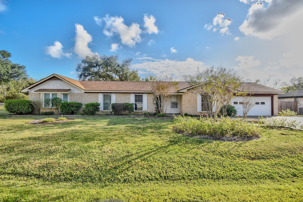 78 Ivy Ct, Freeport, TX 77541 - photo 1