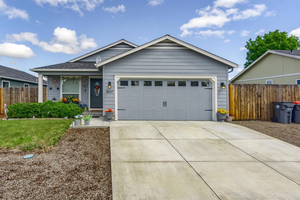 3847 Agate Meadows, White City, OR 97503 - photo 1