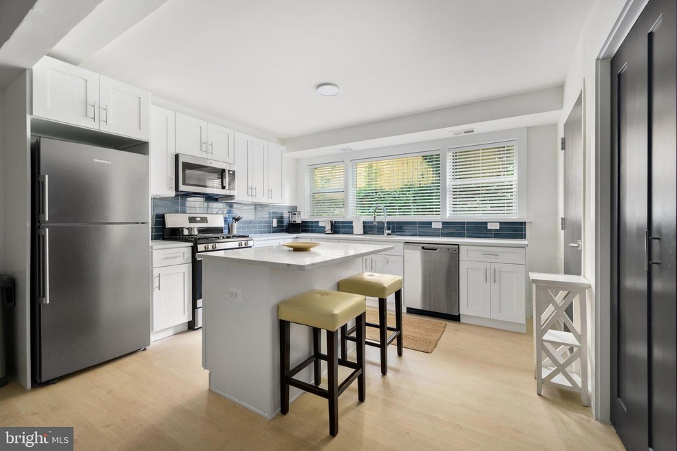 100 W Taylor Run Pkwy unit 3, Alexandria, VA 22314 - photo 1