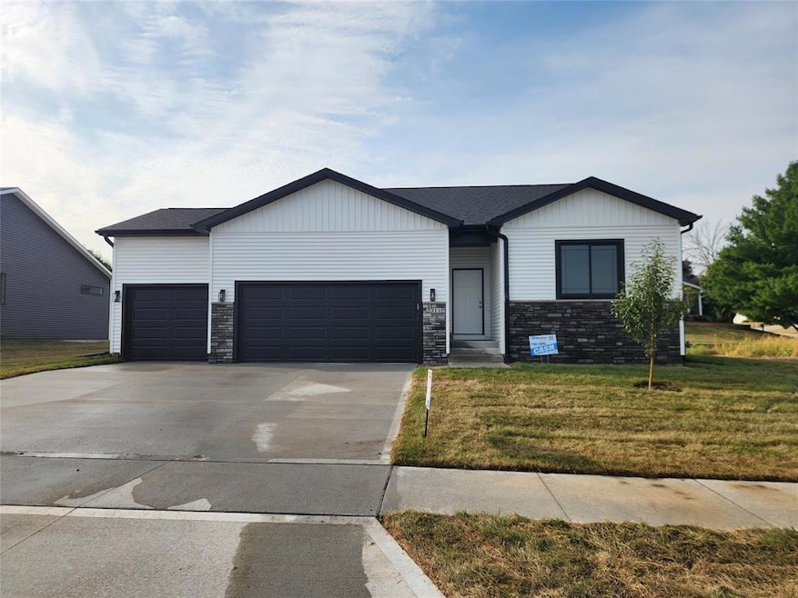 2311 N 8th Ave E, Newton, IA 50208 - photo 1