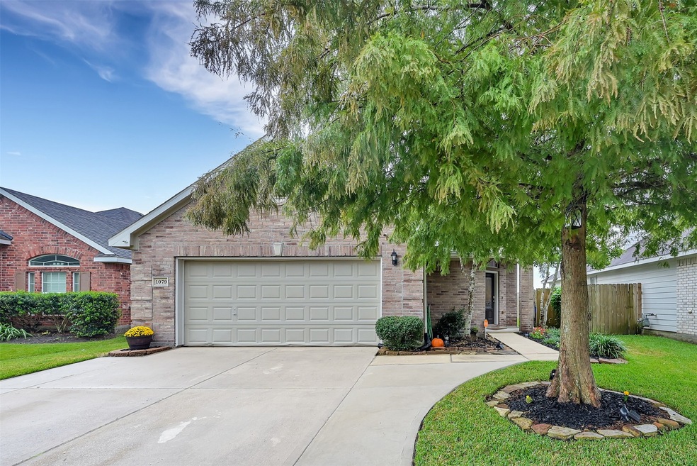 1079 Lasso Ct, Alvin, TX 77511 - photo 1