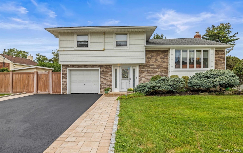 11 Dartmouth Dr, Plainview, NY 11803 - photo 1