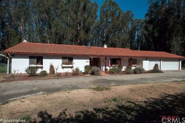Foxborough Estates Home with 3 bedrooms and 2 bath