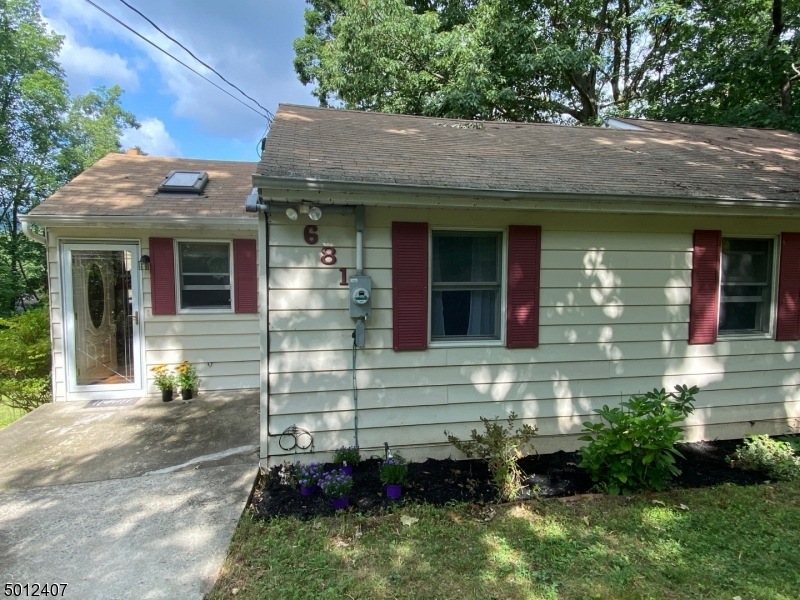 681 E Shore Rd, Hewitt, NJ 07421 - photo 1
