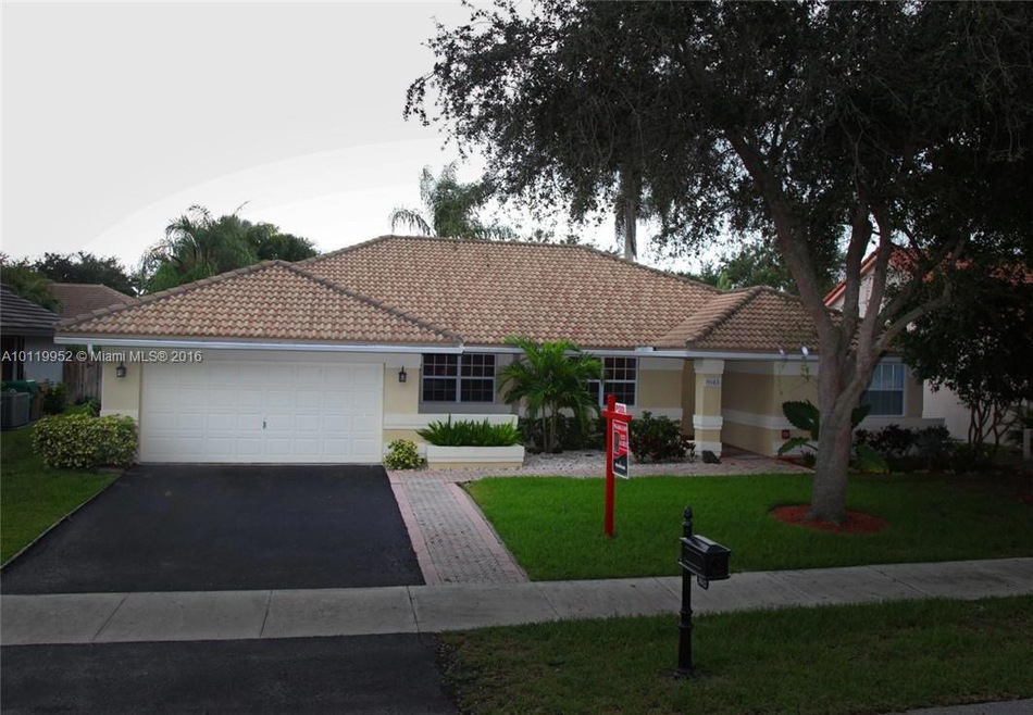 9642 Ridgecrest Ct, Davie, FL 33328 - photo 1