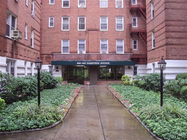 McCorkle Cooperative Apartments unit 4J, Bronxville, NY 10708 - photo 1