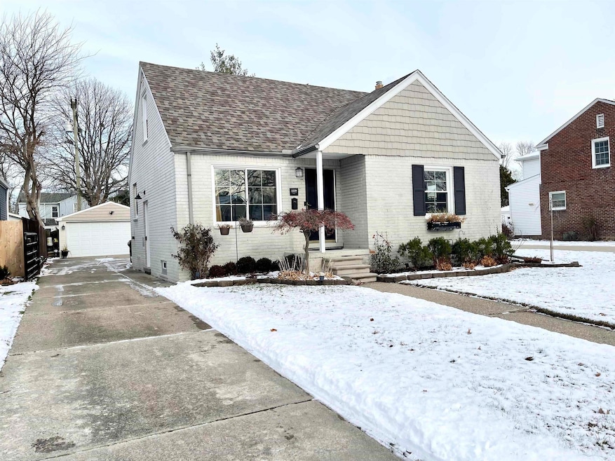 2230 Hawthorne Rd, Grosse Pointe Woods, MI 48236 - photo 1