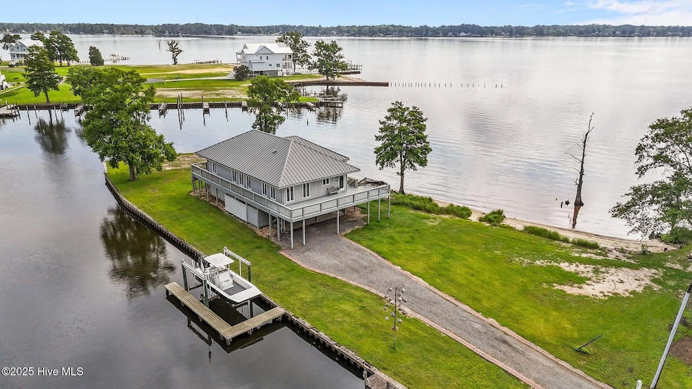 938 E Bayside Dr