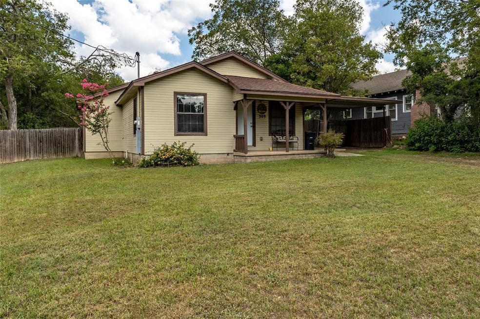 309 E 4th St, Weatherford, TX 76086 - photo 1