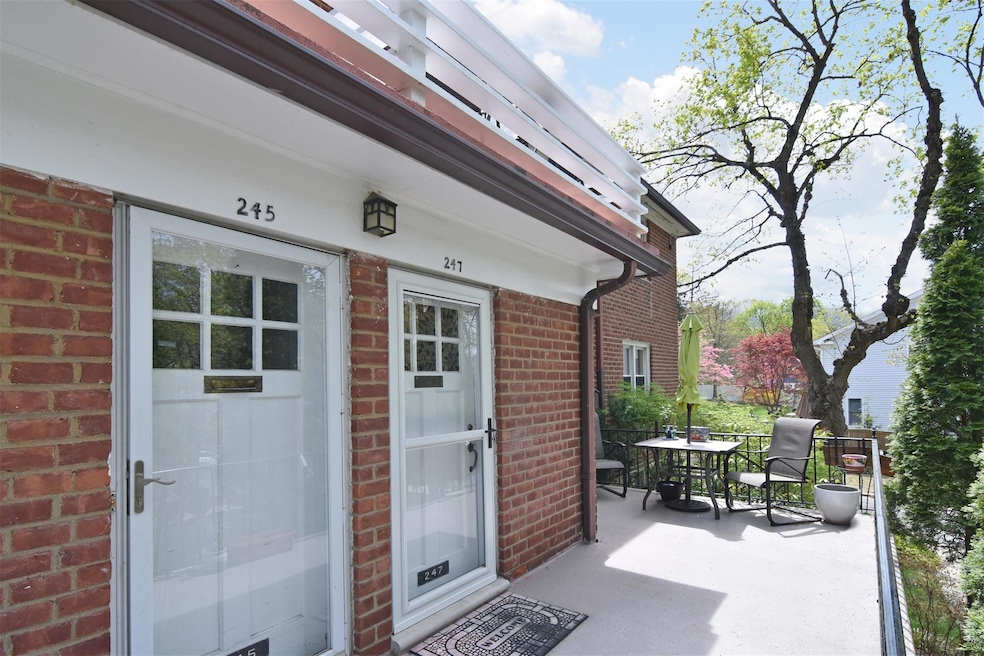 247 S Buckhout St unit 247, Irvington, NY 10533 - photo 1