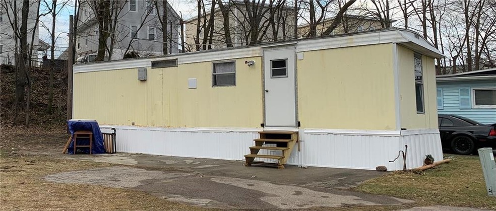Exterior photo showing plenty of parking