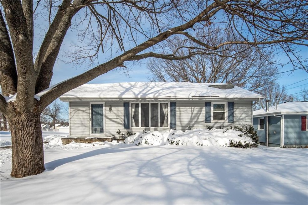 2924 E Shawnee Ave, Des Moines, IA 50317 - photo 1