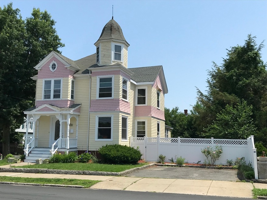 199 Burrill St unit 1, Swampscott, MA 01907 - photo 1