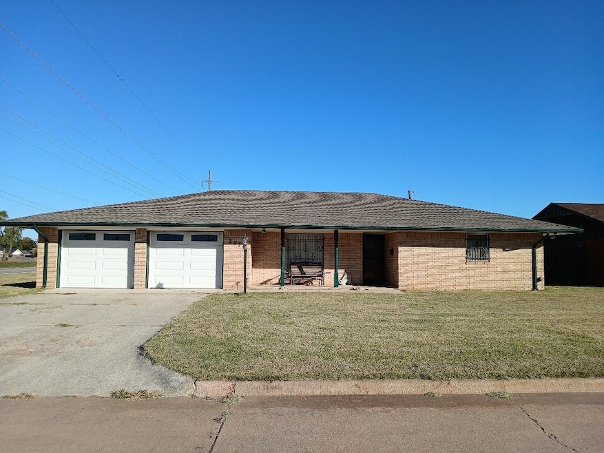 2326 Sioux Ave, Enid, OK 73703 - photo 1