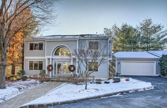 405 Silver Creek Ln, Norwalk, CT 06850 - photo 1