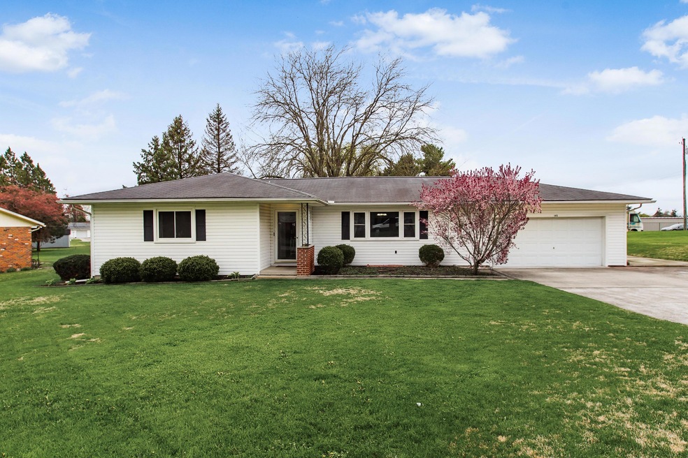 145 Hillcrest Dr, Circleville, OH 43113 - photo 1