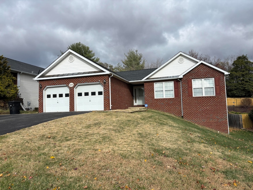 506 Gavin Cir, Salem, VA 24153 - photo 1