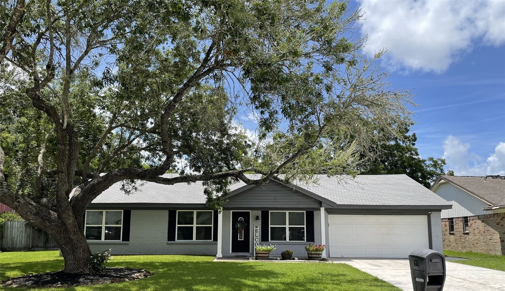 1910 Tracy Lynn Ln, Alvin, TX 77511 - photo 1