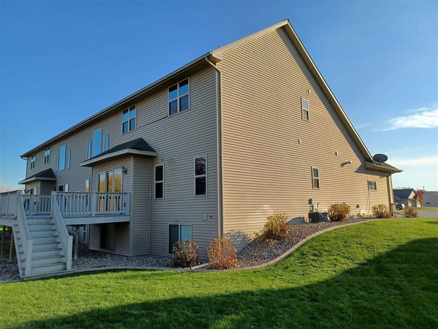 3968 N Parker Way, de Pere, WI 54115 - photo 1