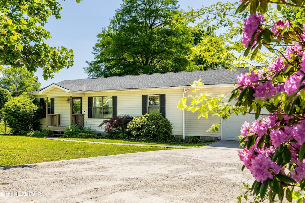 504 Highland View Dr, Knoxville, TN 37920 - photo 1