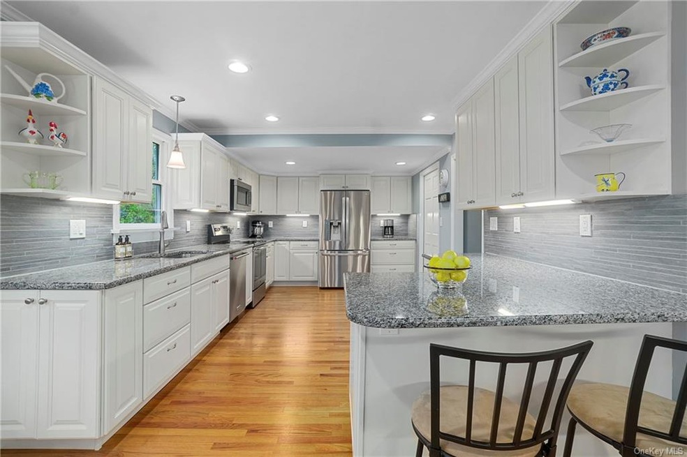 9 Spruce Mountain Dr, Putnam Valley, NY 10579 - photo 1