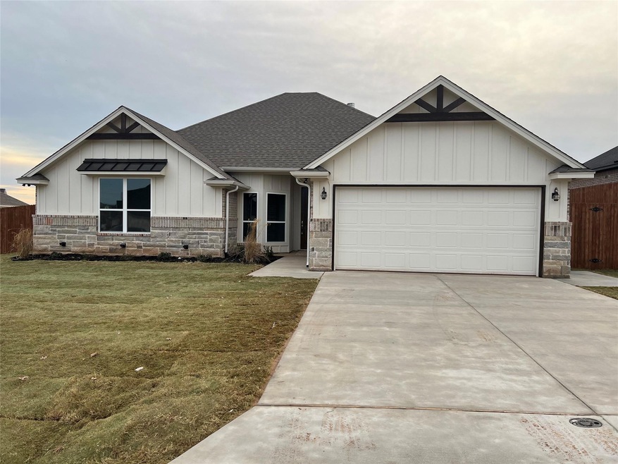 4007 Gallivant Dr, Granbury, TX 76049 - photo 1