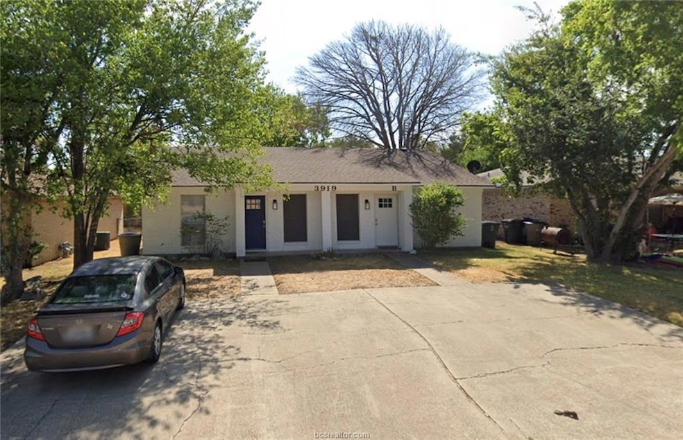 For Rent $1,300/month • Co-Listing Agent