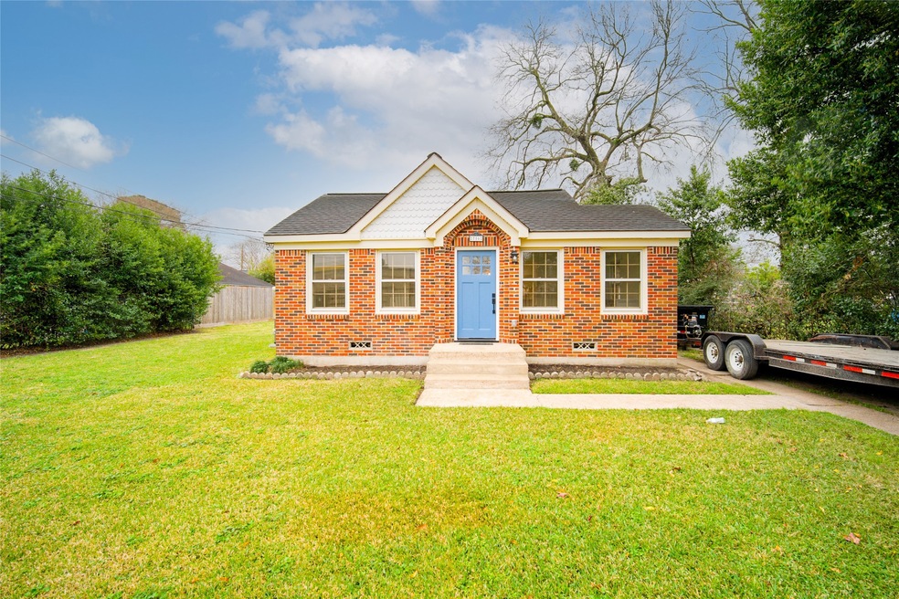 716 Kelley St, Houston, TX 77009 - photo 1