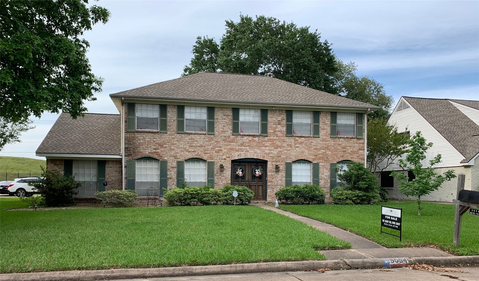 5054 Bayou Vista Dr, Houston, TX 77091 - photo 1