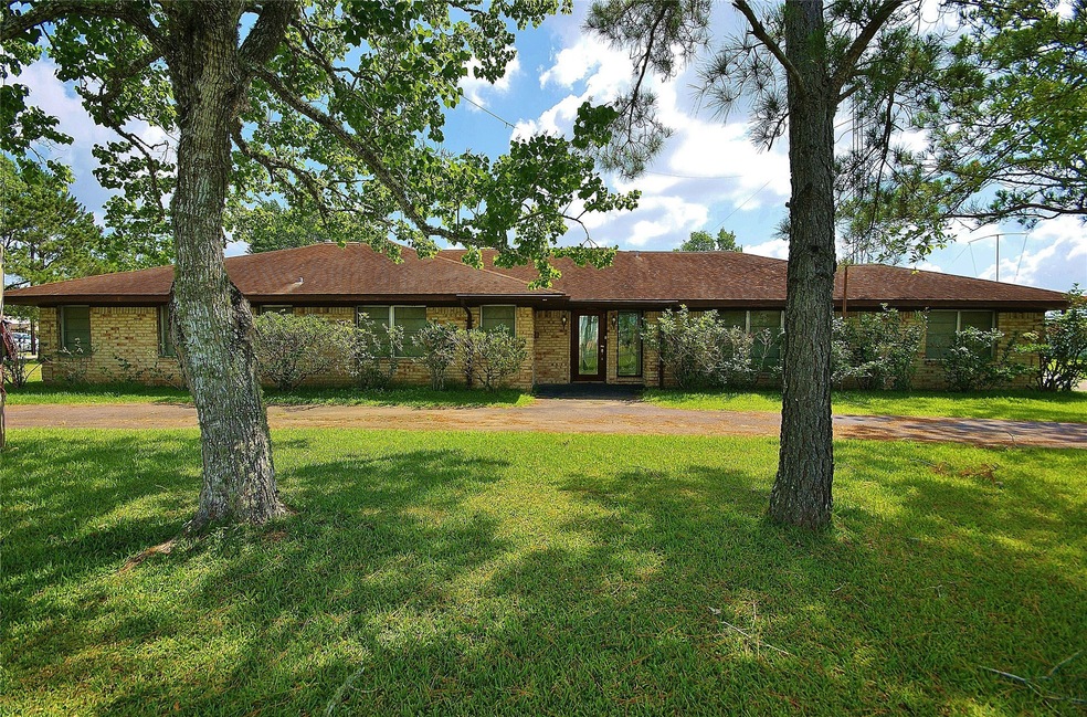 BIG ONE STORY SPLIT PLAN BEAUTY - 4/2.5/3 ON 2.12 ACRES