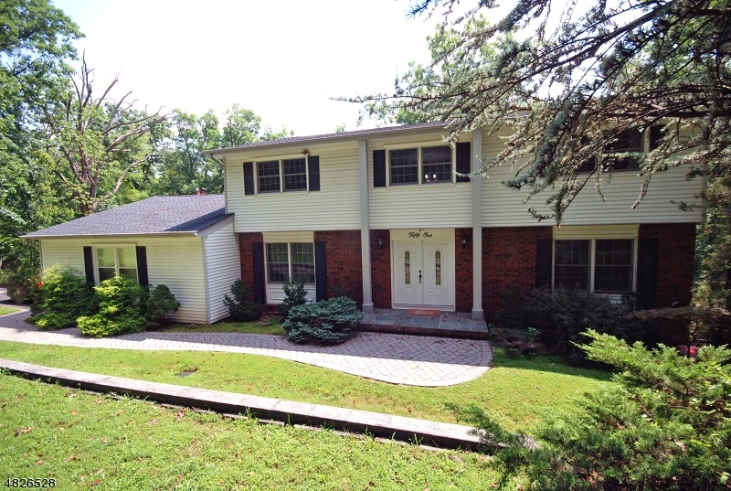 51 Longview Dr, Green Brook, NJ 08812 - photo 1