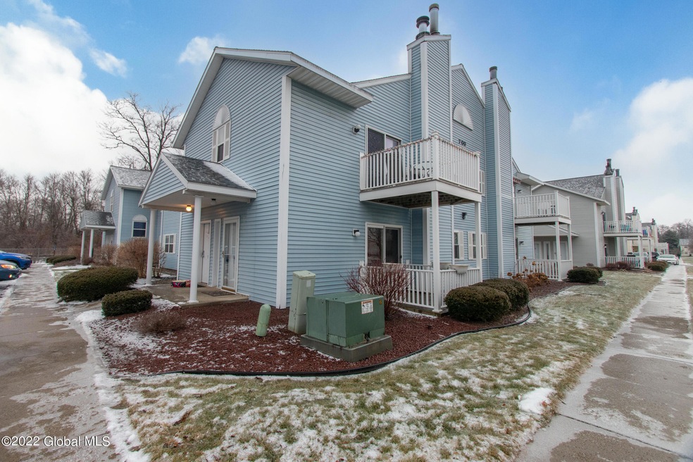 704 Cambridge Manor Dr, Schenectady, NY 12302 - photo 1