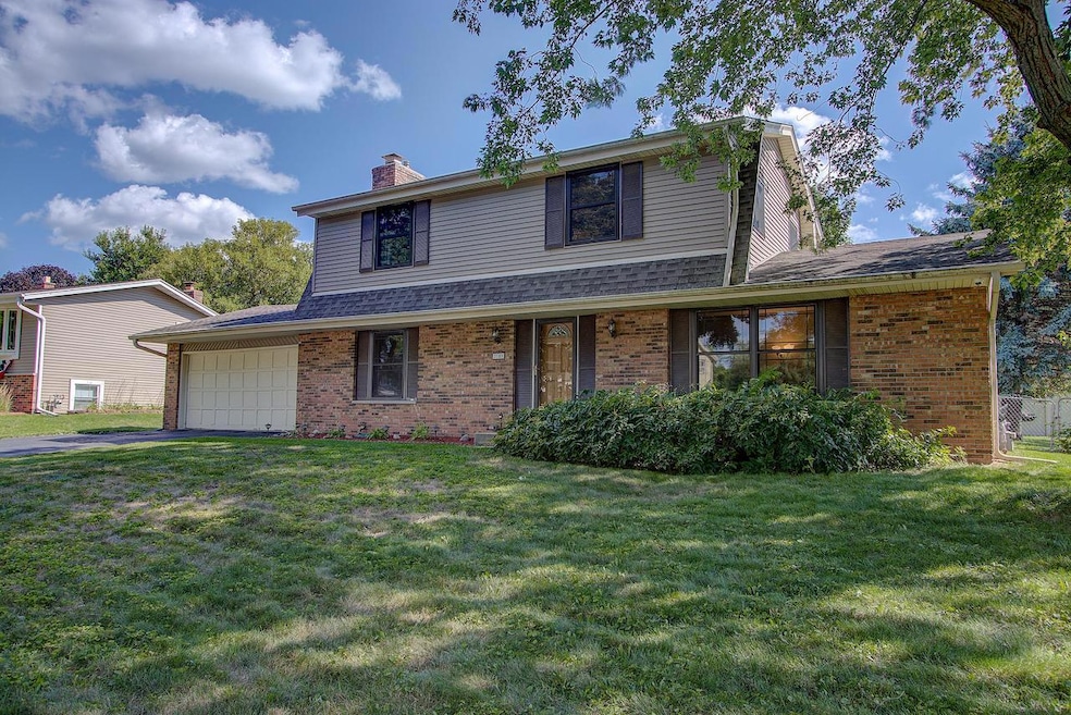 2109 Ruben Dr, Waukesha, WI 53186 - photo 1