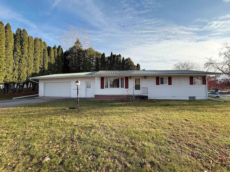 1306 Skyline Dr, Decorah, IA 52101 - photo 1