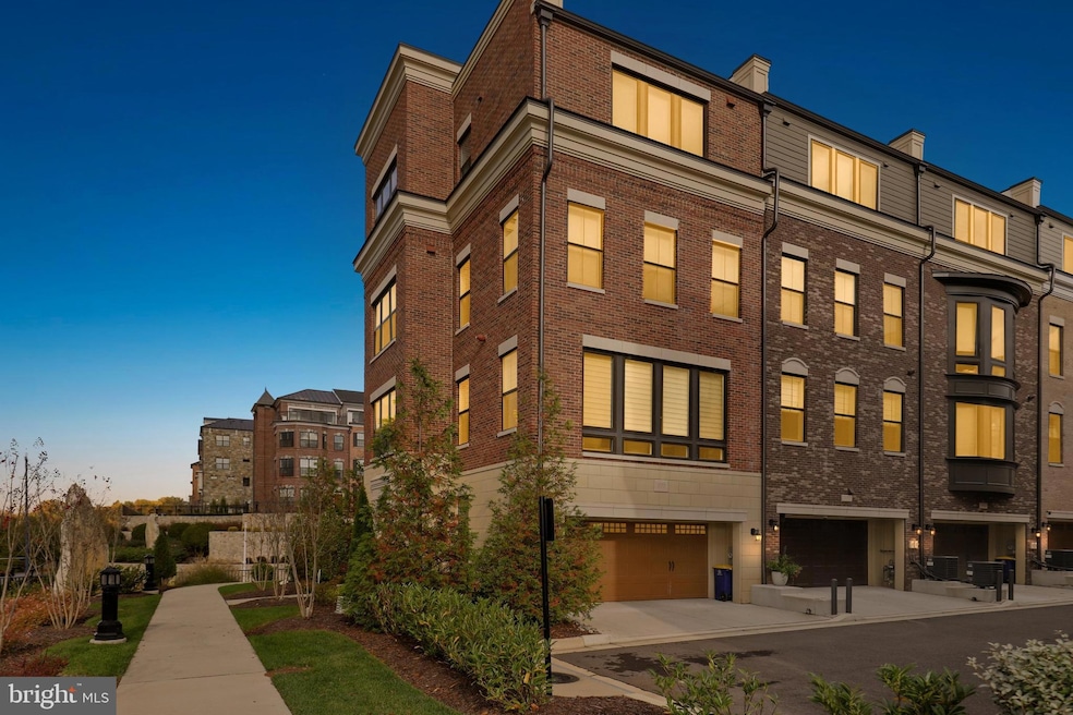 500 Riversail Ln unit 438, Oxon Hill, MD 20745 - photo 1